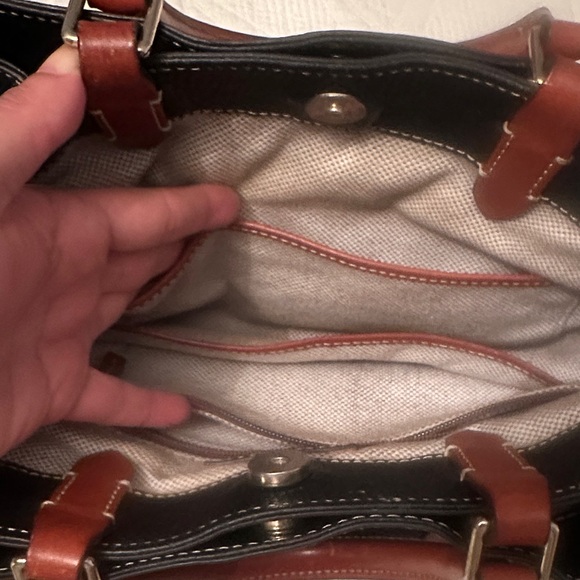 Dooney & Bourke Black and Brown 1975 Leather Shoulder Bag - Preloved - Picture 15 of 16